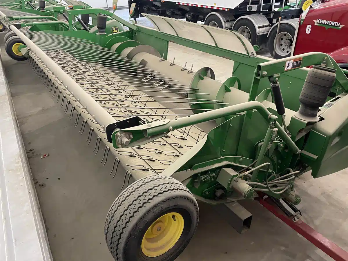 Gallery image 1 for Used 2006 John Deere 615P Header Combine