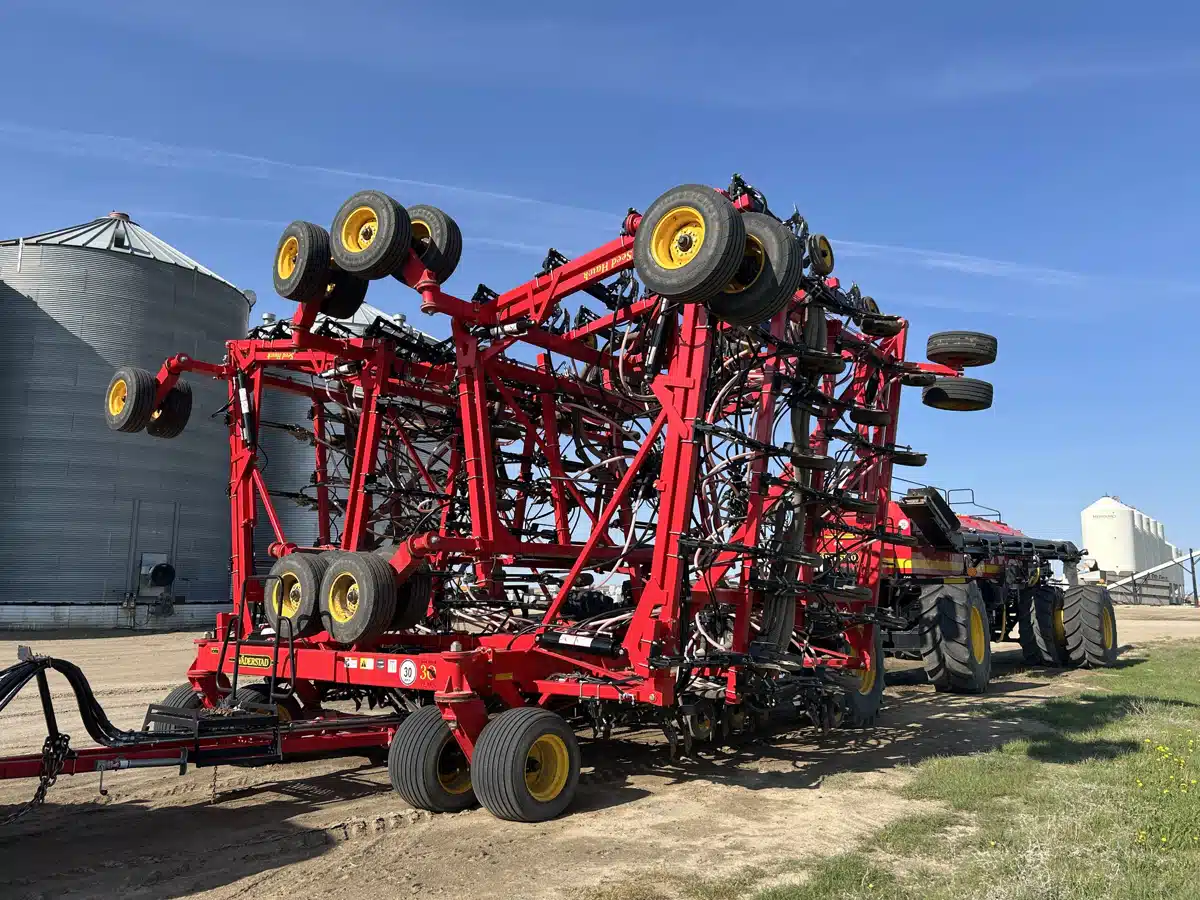 Gallery image 1 for Used 2022 Väderstad Seed Hawk 84-12 Air Drill