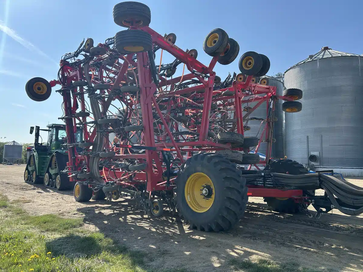 Gallery image 2 for Used 2022 Väderstad Seed Hawk 84-12 Air Drill