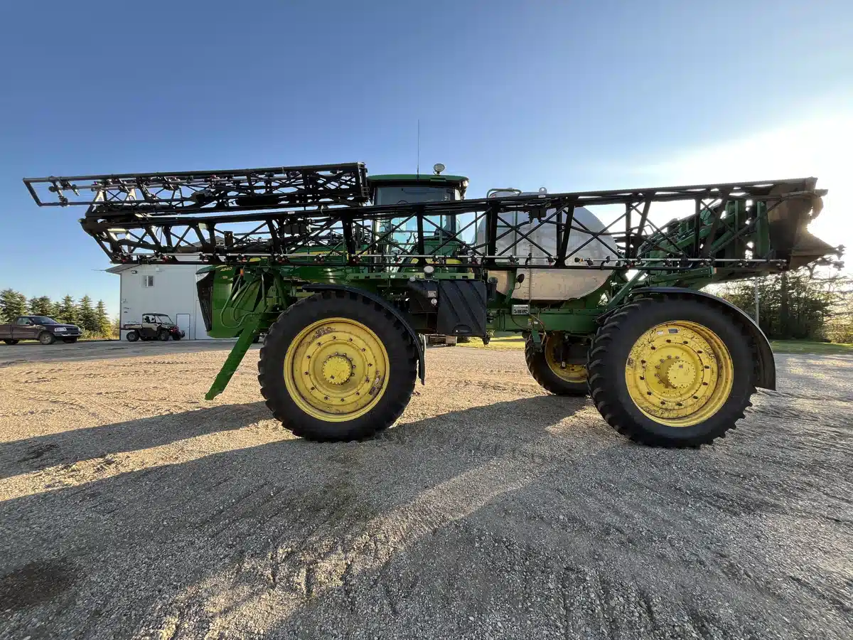 Gallery image 2 for Used 2013 John Deere 4940 Sprayer - Self Propelled