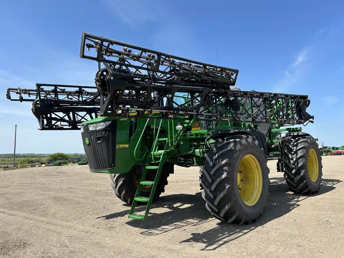 Gallery image 1 for Used 2013 John Deere 4940 Sprayer - Self Propelled