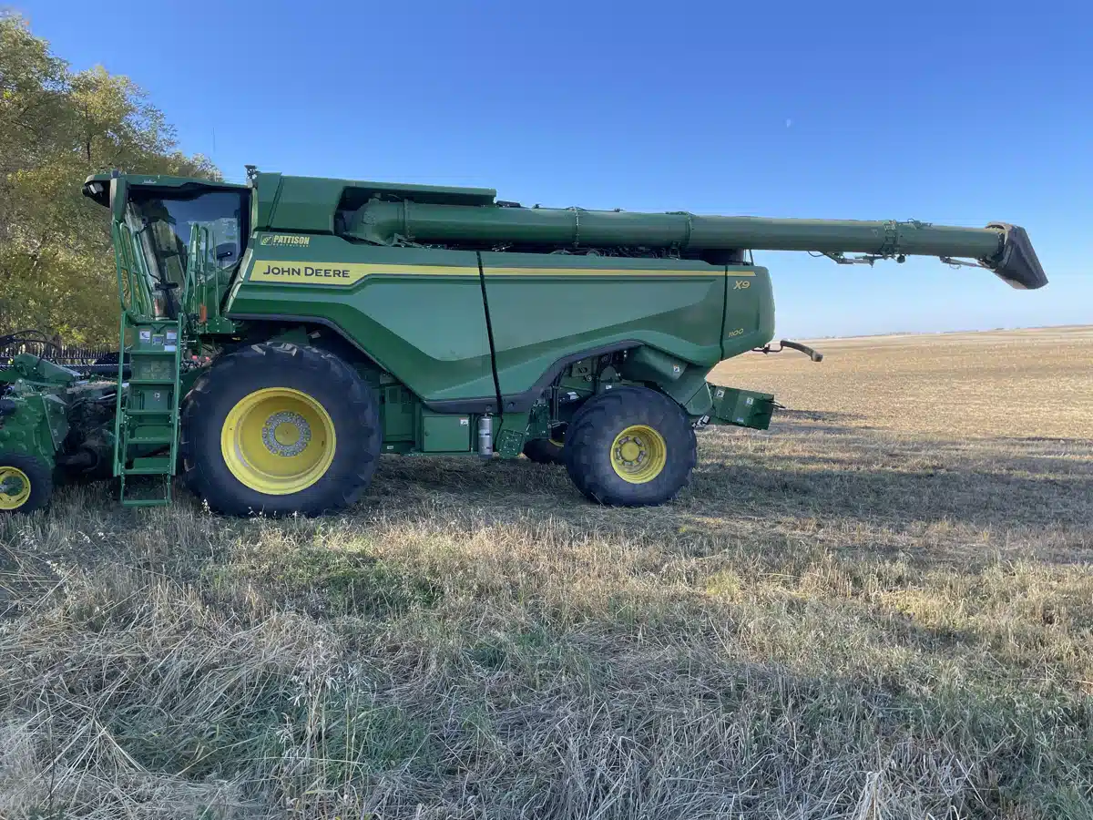 Gallery image 2 for 2023 John Deere X9 1100 Combine