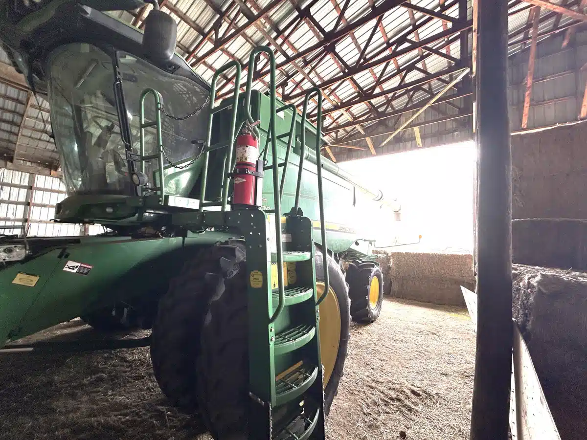 Gallery image 1 for Used 2014 John Deere T670 Combine