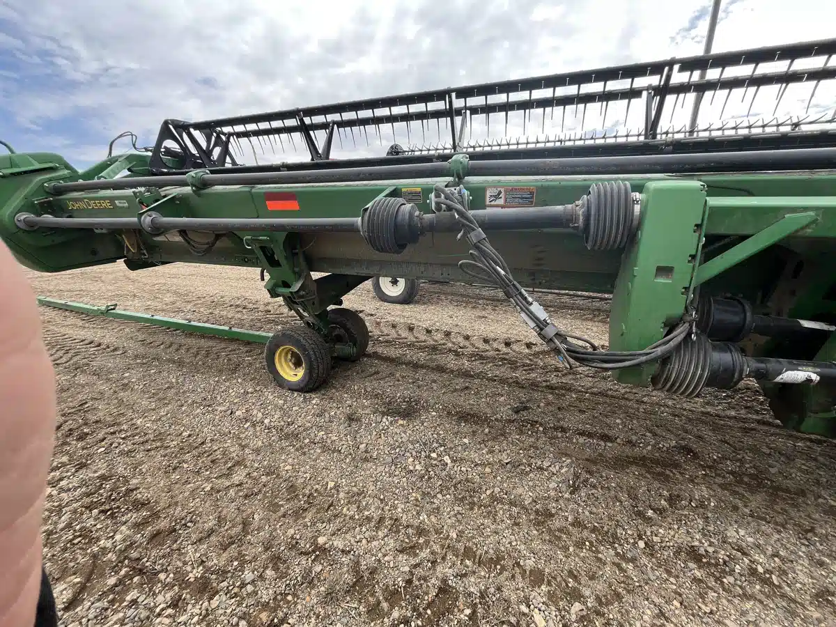 Gallery image 2 for Used 2013 John Deere 640FD Header - Draper