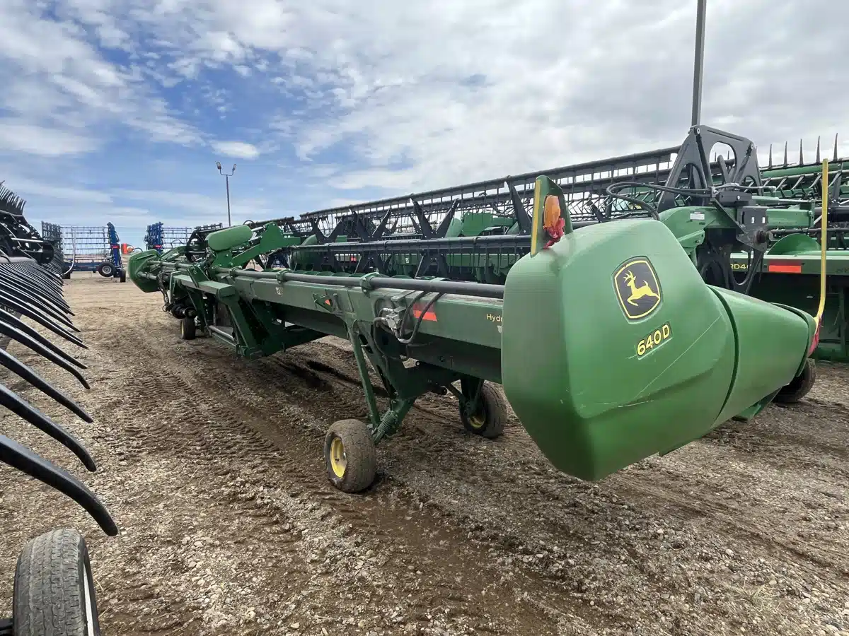 Gallery image 1 for Used 2013 John Deere 640FD Header - Draper
