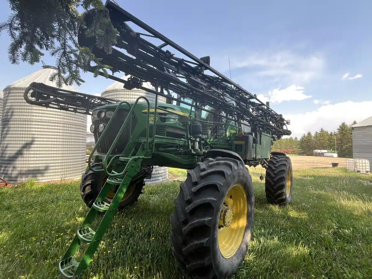 Gallery image 1 for Used 2013 John Deere 4830 Sprayer - Self Propelled