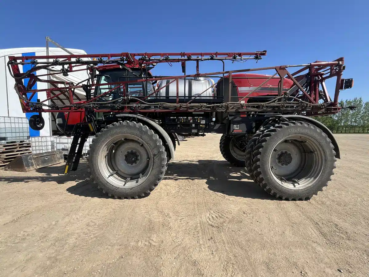 Gallery image 2 for Used 2014 Case IH PATRIOT 3240 Sprayer - Self Propelled