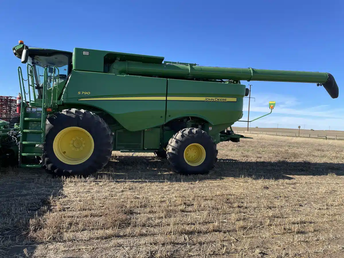 Gallery image 2 for Used 2018 John Deere S790 Combine