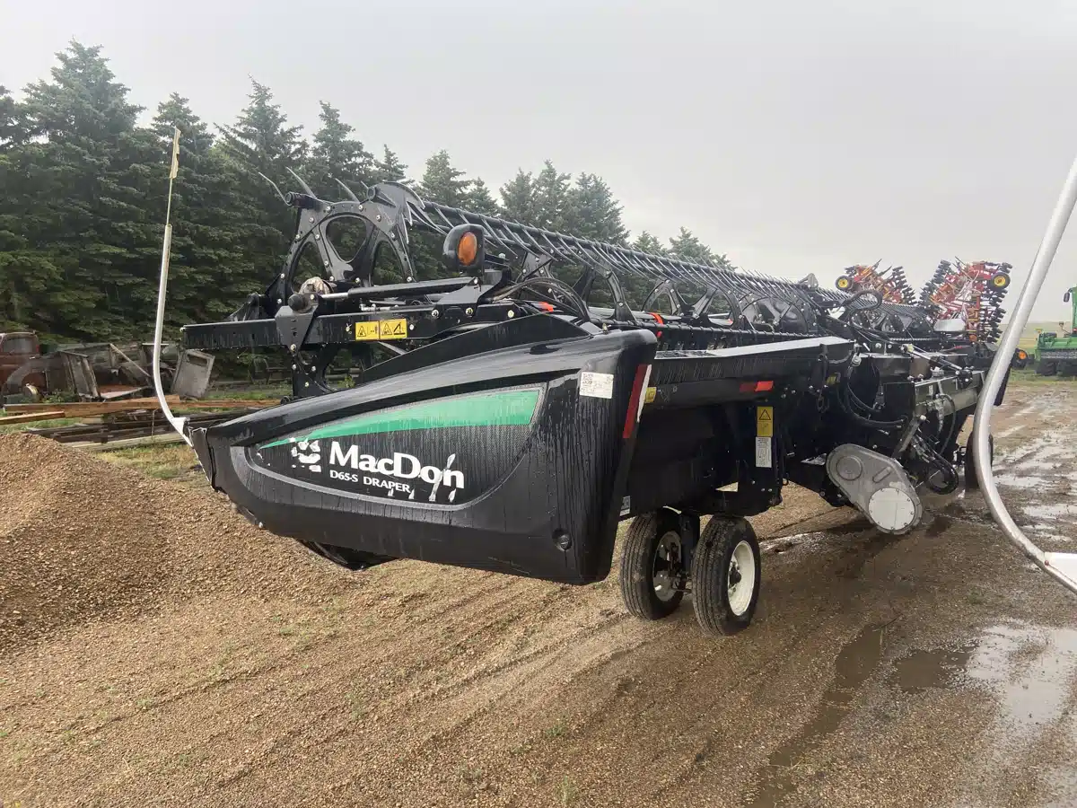 Gallery image 1 for Used 2015 MacDon D65 Header - Draper