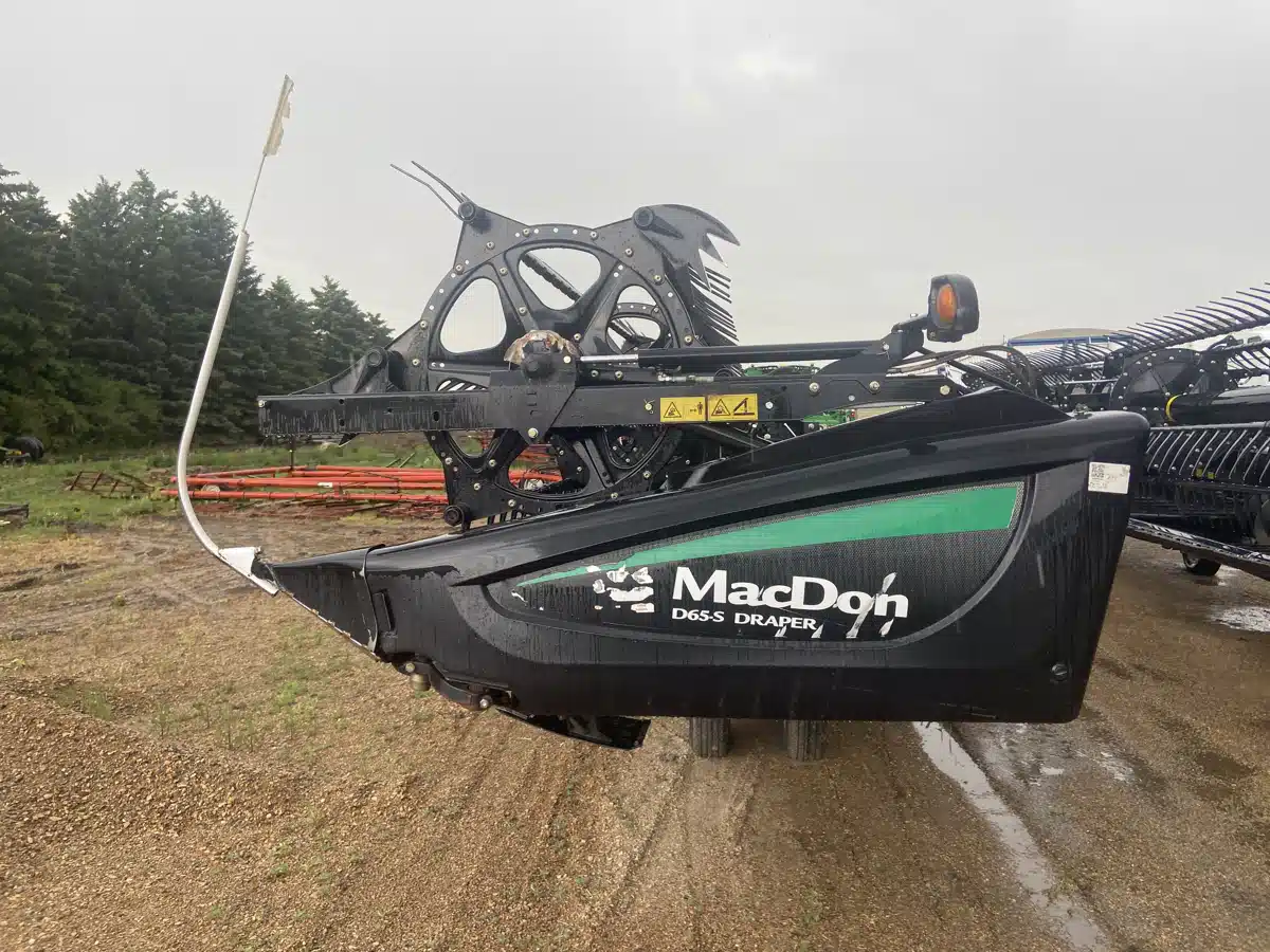 Gallery image 2 for Used 2015 MacDon D65 Header - Draper