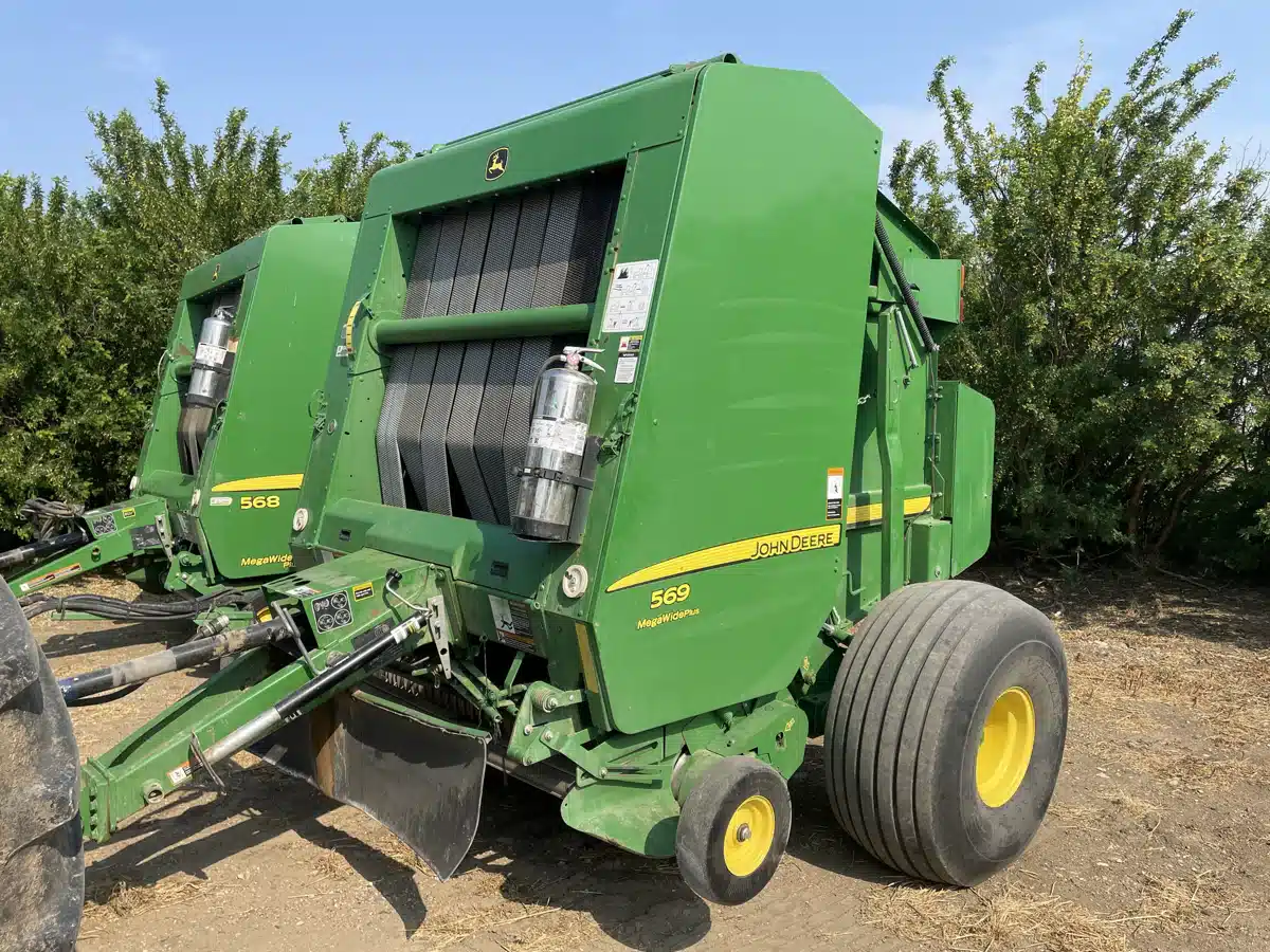 Gallery image 1 for Used 2016 John Deere 569 Round Baler