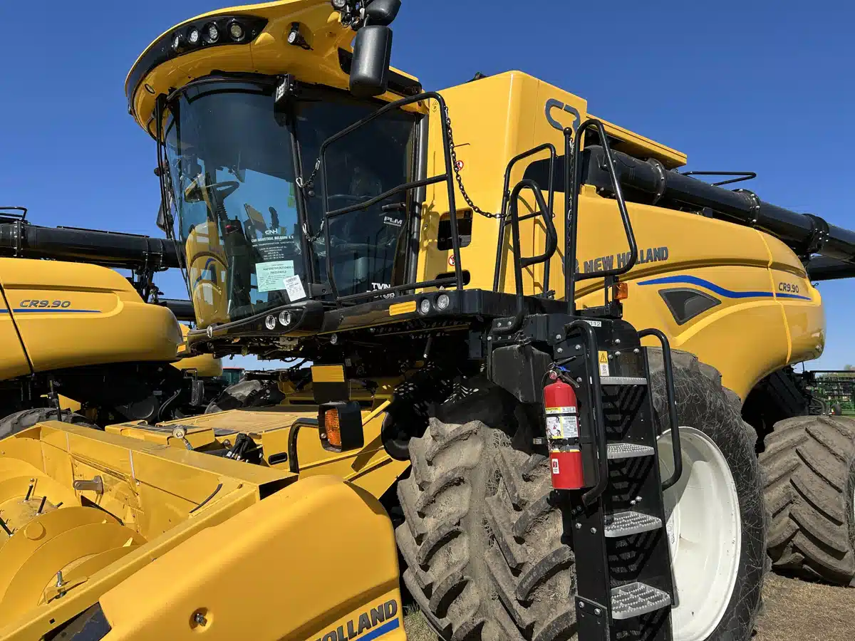 Gallery image 1 for Used 2025 New Holland CR9.90 Combine