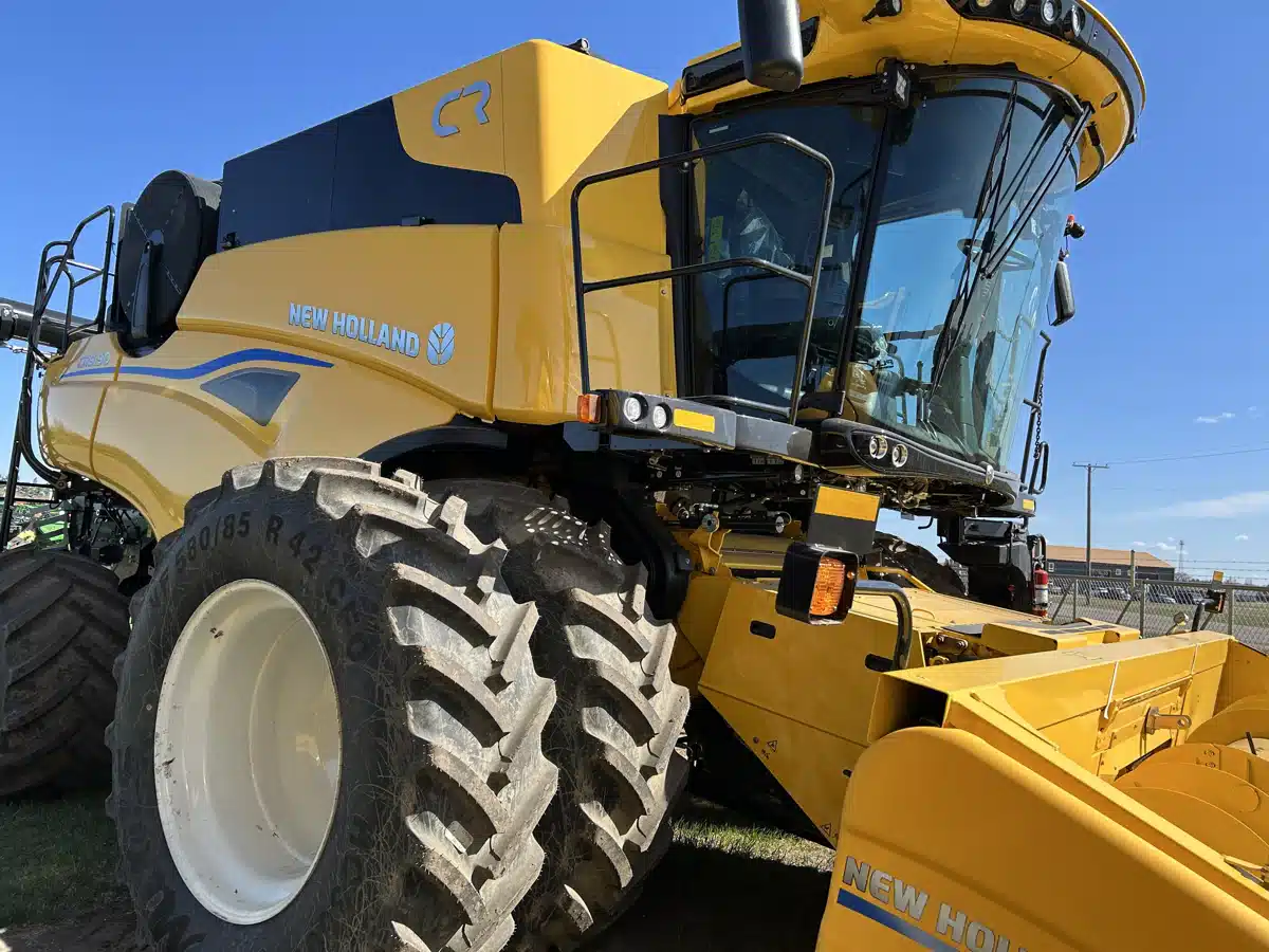 Gallery image 2 for Used 2025 New Holland CR9.90 Combine