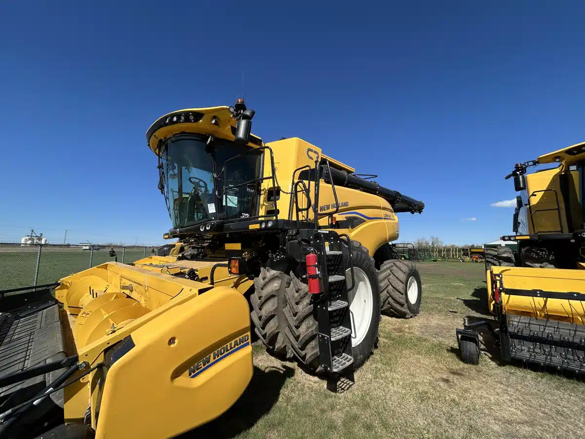 Gallery image 1 for Used 2025 New Holland CR9.90 Combine