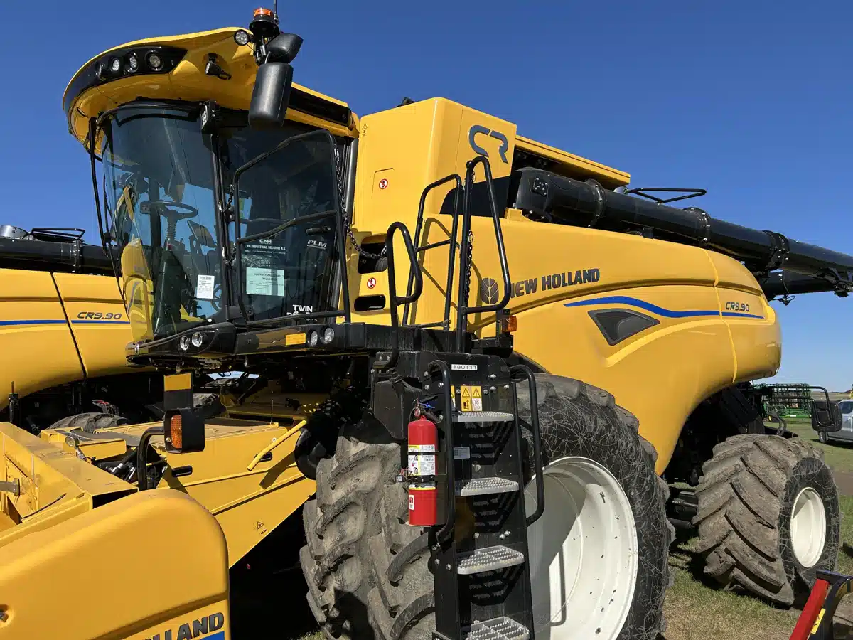 Gallery image 1 for Used 2025 New Holland CR9.90 Combine