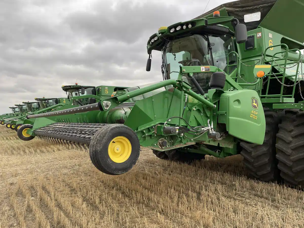 Gallery image 2 for Used 2014 John Deere 615P Header - Pickup