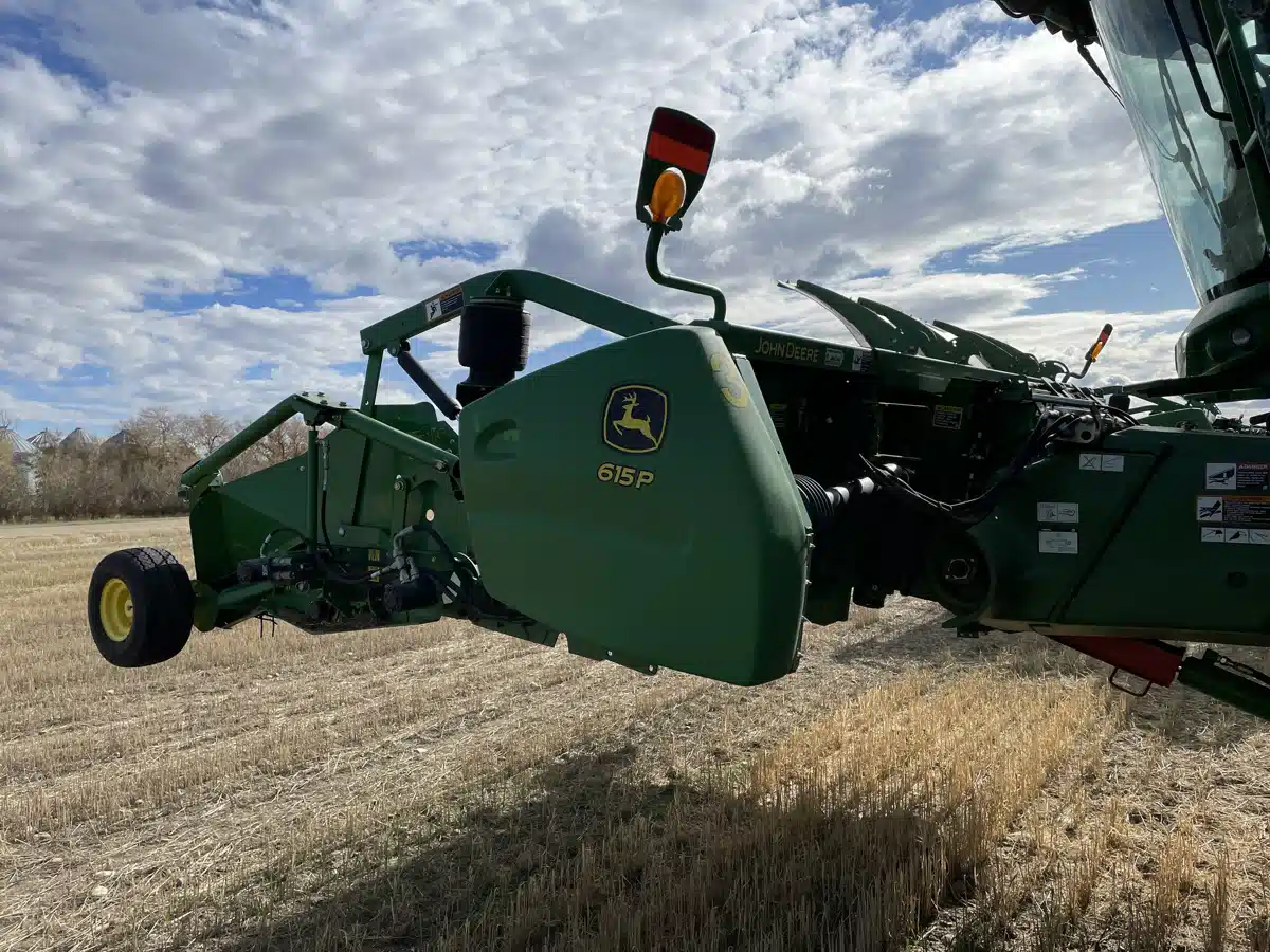 Gallery image 1 for Used 2014 John Deere 615P Header - Draper