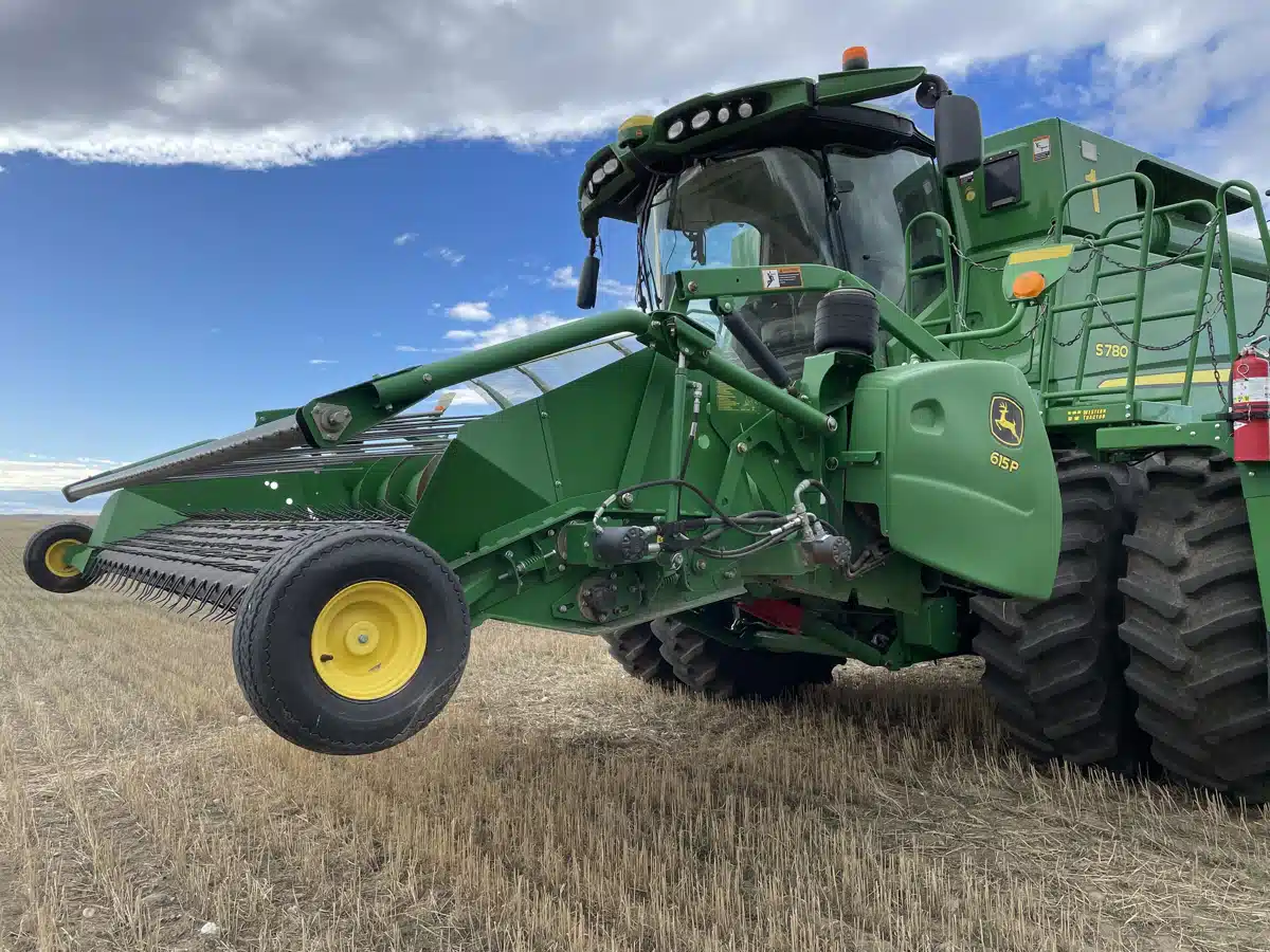 Gallery image 2 for Used 2014 John Deere 615P Header - Pickup