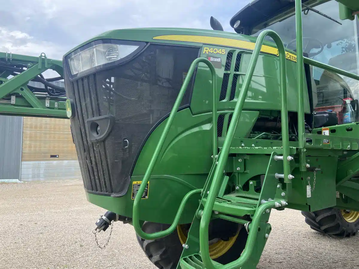 Gallery image 2 for Used 2018 John Deere R4045 Sprayer - Self Propelled