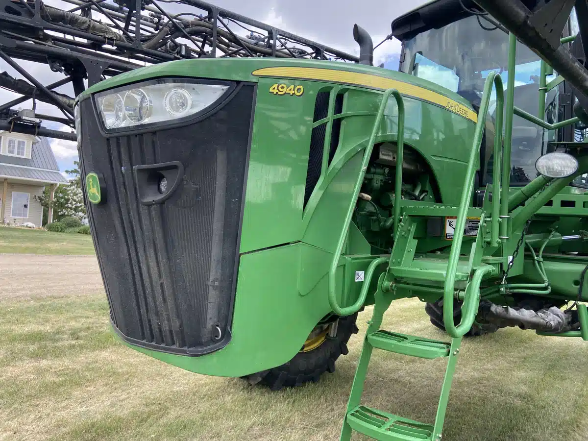 Gallery image 2 for Used 2013 John Deere 4940 Sprayer - Self Propelled