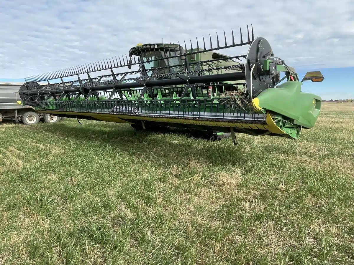 Gallery image 1 for Used 2022 John Deere RD40F Header - Flex