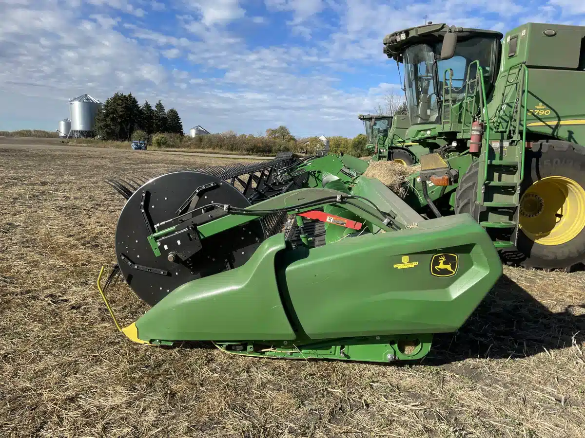 Gallery image 2 for Used 2022 John Deere RD40F Header - Flex
