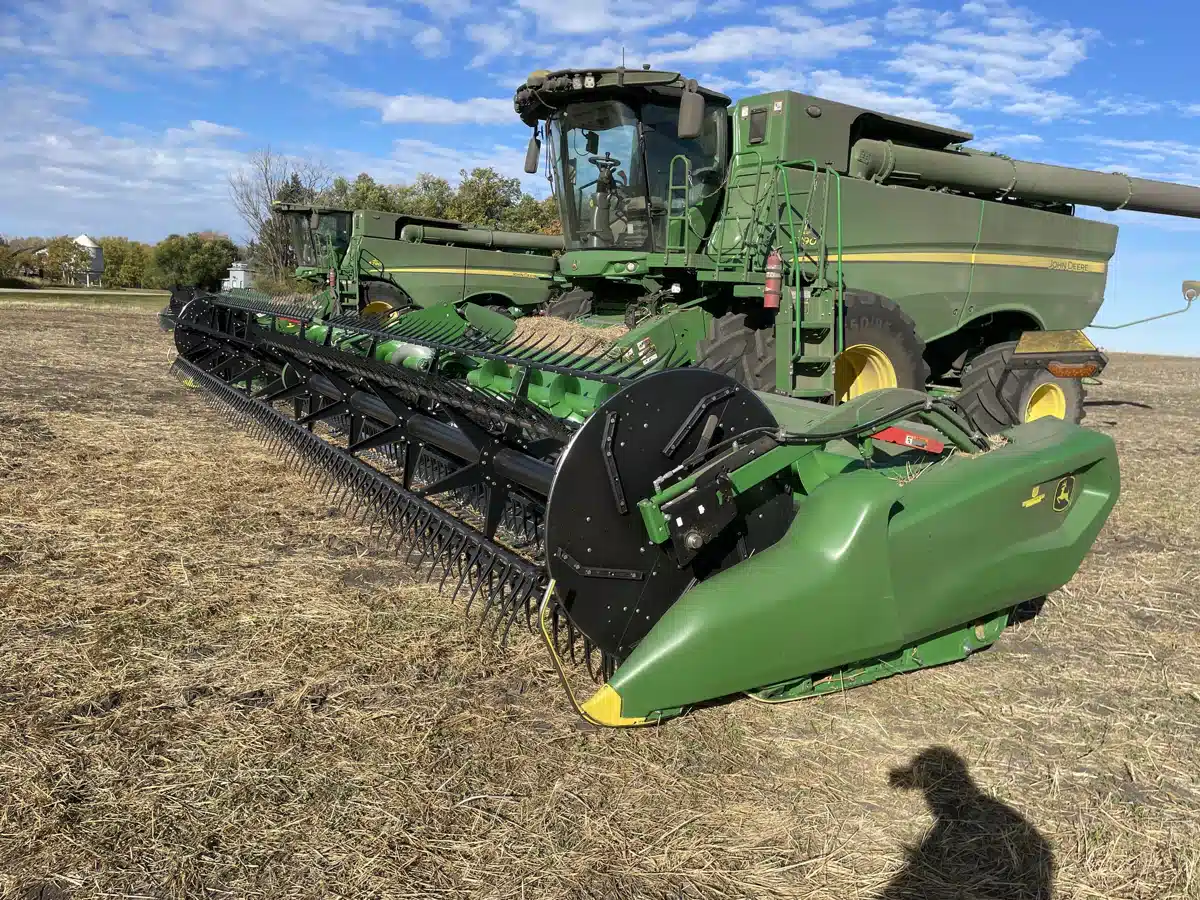 Gallery image 1 for Used 2022 John Deere RD40F Header - Flex