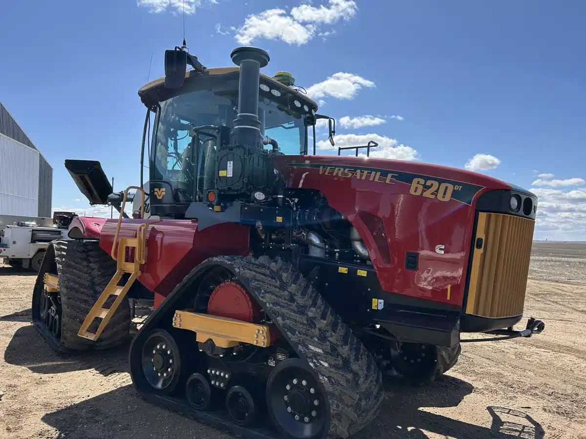 Gallery image 2 for Used 2023 Versatile 620DT Tractor