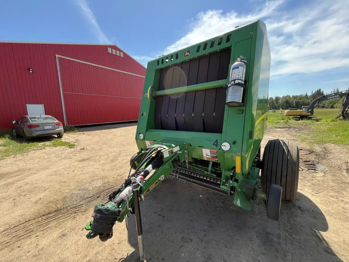 Gallery image 1 for Used 2021 John Deere 560R Round Baler