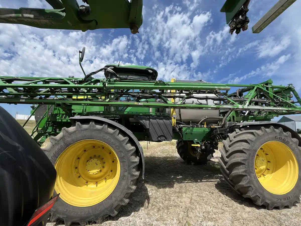 Gallery image 2 for Used 2018 John Deere R4045 Sprayer - Self Propelled