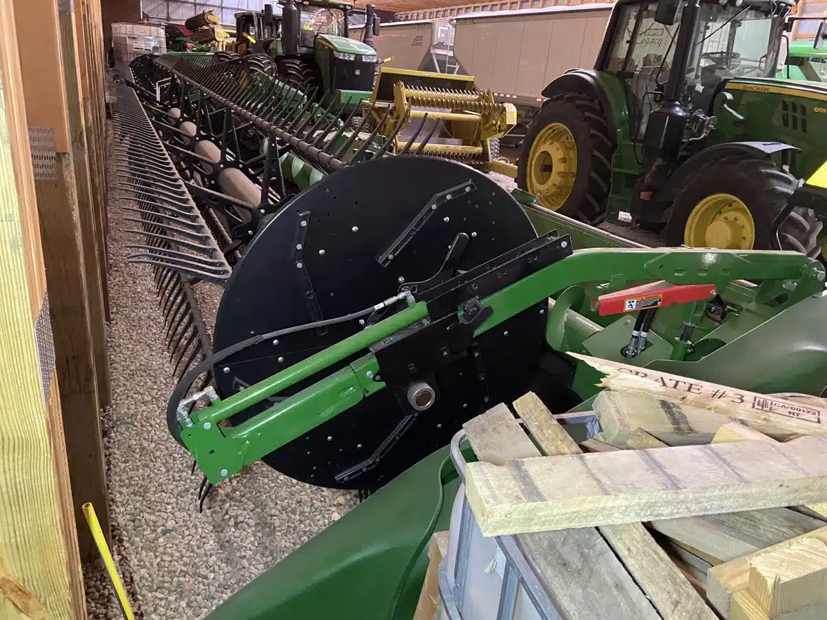 Gallery image 2 for Used 2022 John Deere HD50R Header - Draper