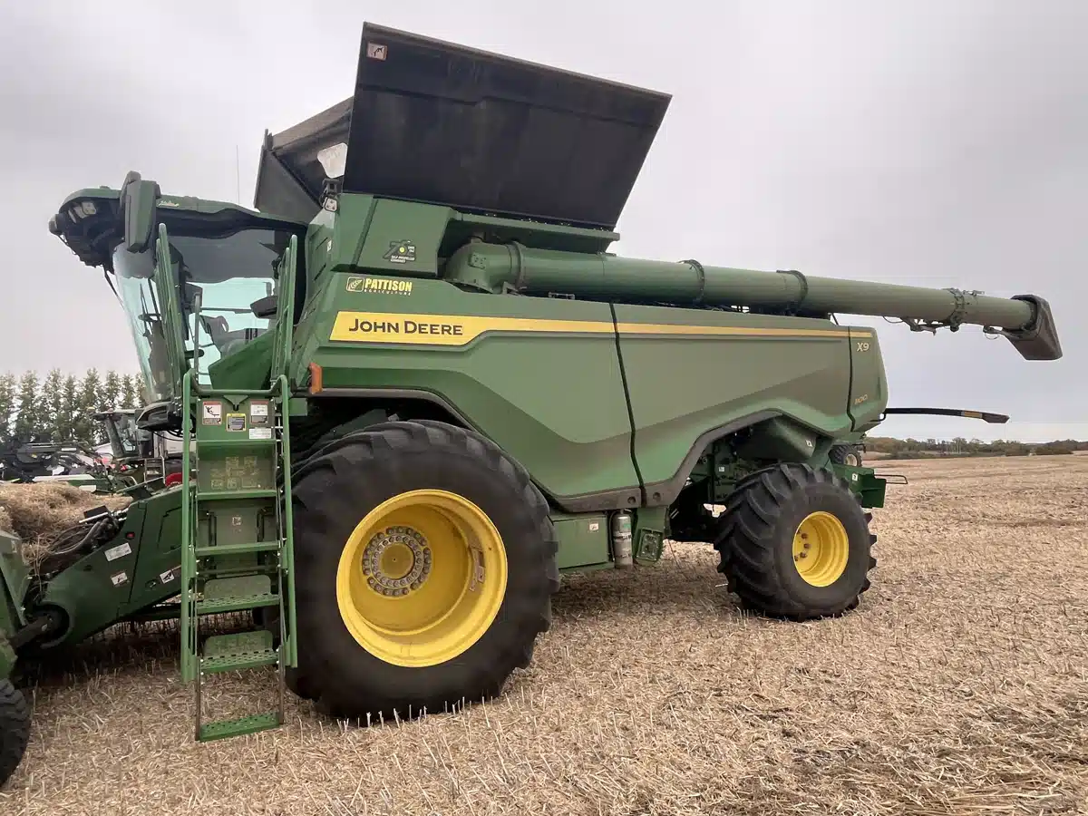 Gallery image 1 for Used 2022 John Deere X9 1100 Combine