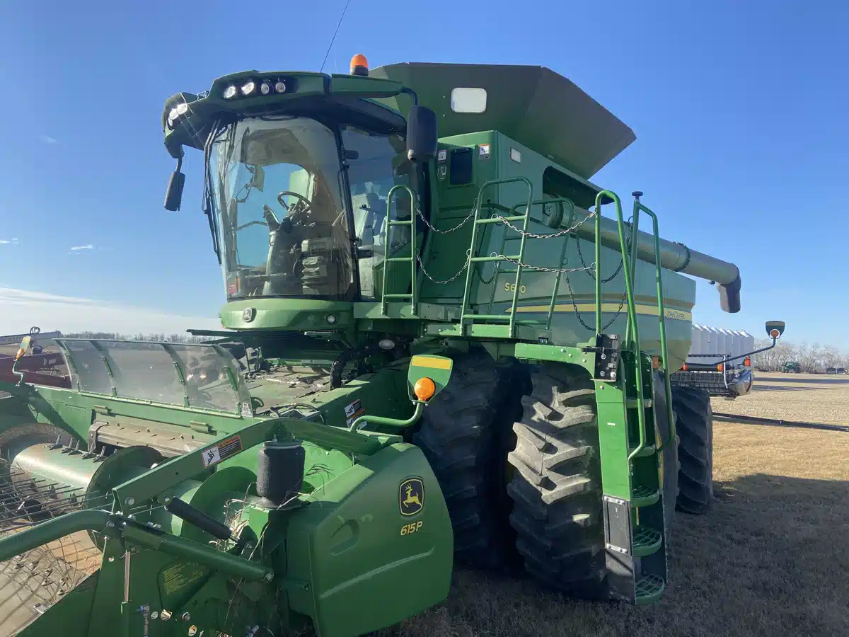 Gallery image 1 for Used 2015 John Deere S690 Combine