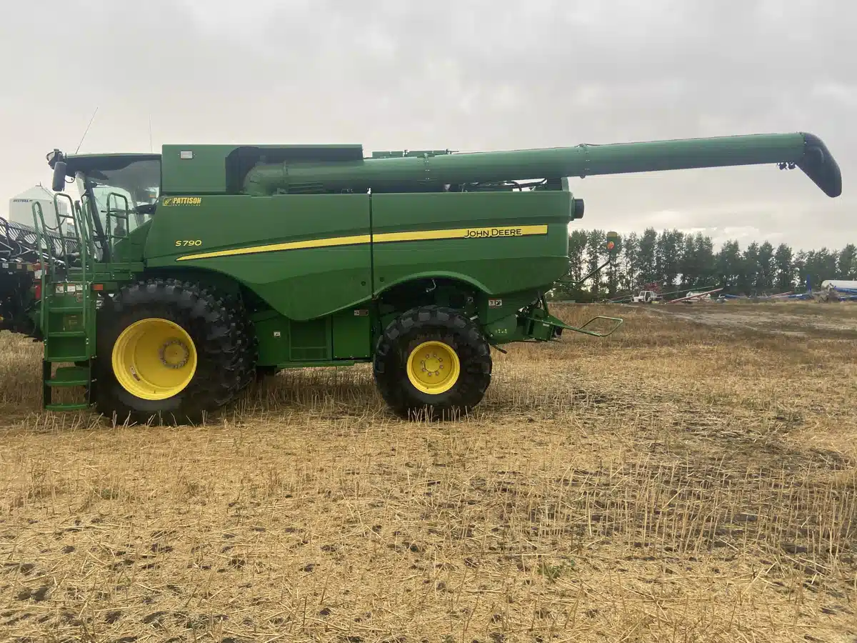 Gallery image 2 for Used 2021 John Deere S790 Combine