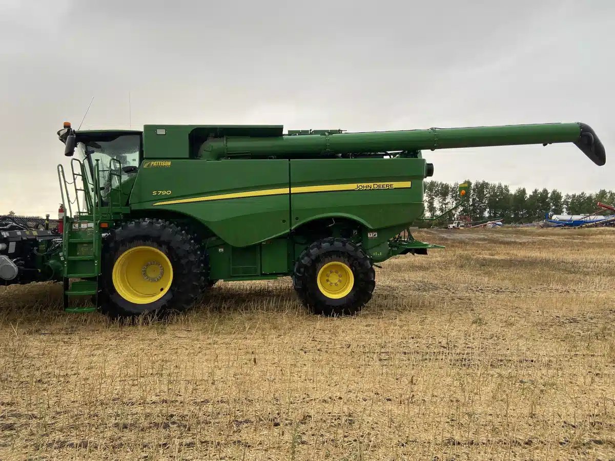 Gallery image 2 for Used 2019 John Deere S790 Combine