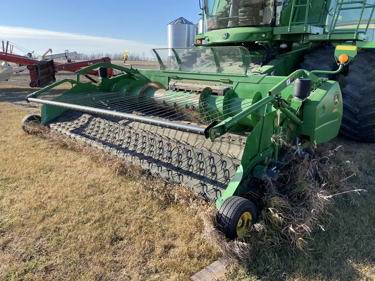 Gallery image 1 for Used 2015 John Deere 615P Header - Pickup