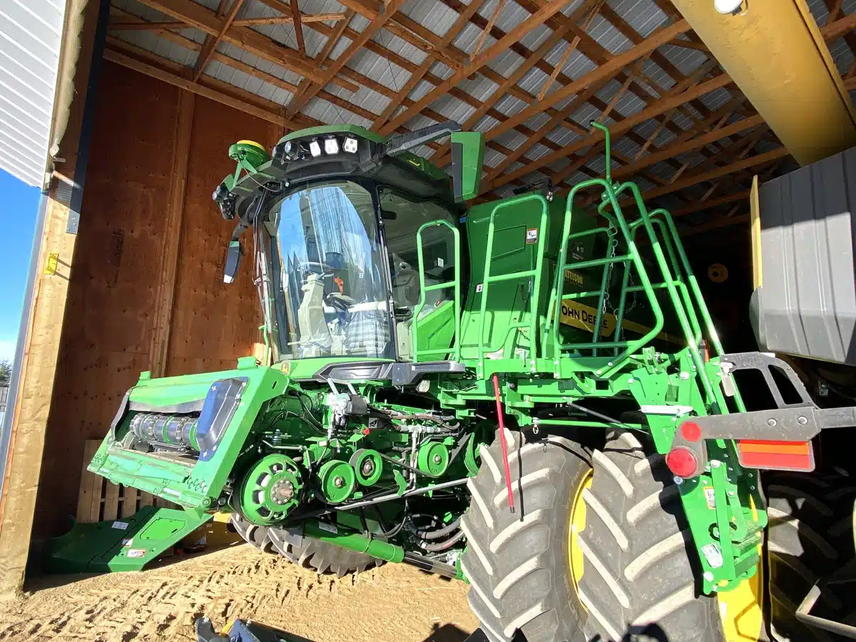Gallery image 1 for Used 2022 John Deere X9 1000 Combine