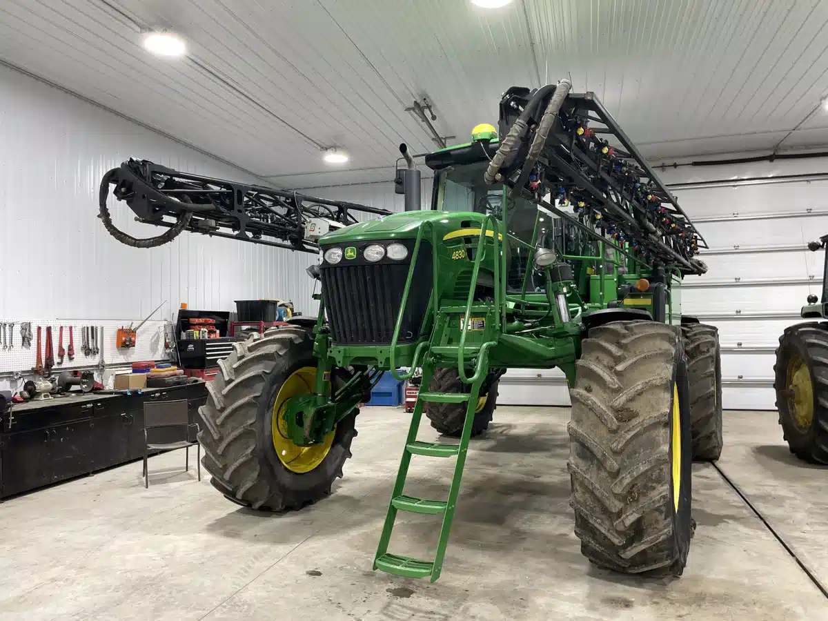 Gallery image 2 for Used 2013 John Deere 4830 Sprayer - Self Propelled
