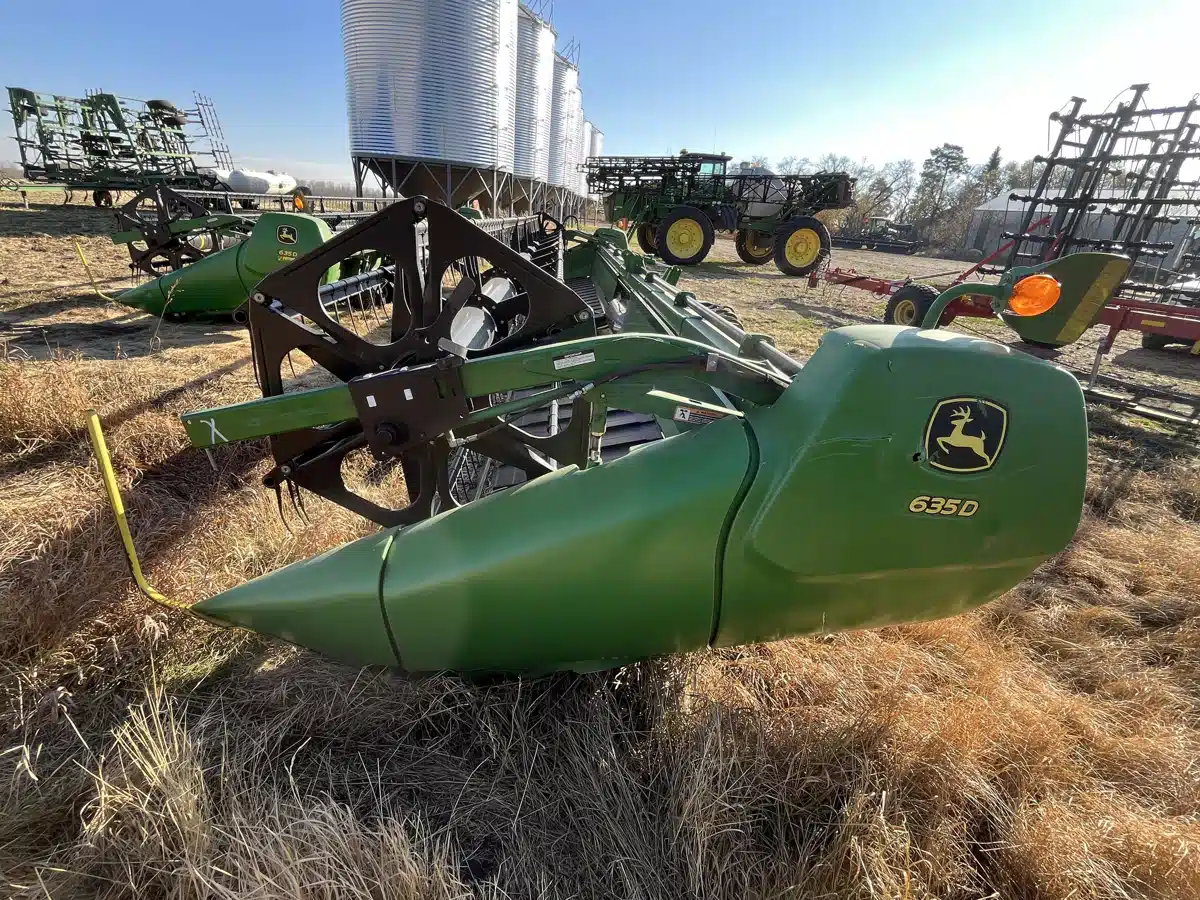 Gallery image 2 for Used 2010 John Deere 635D Header - Draper