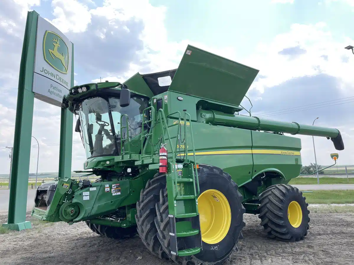 Gallery image 1 for 2023 John Deere S780 Combine