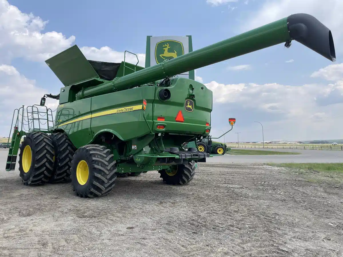 Gallery image 2 for 2023 John Deere S780 Combine