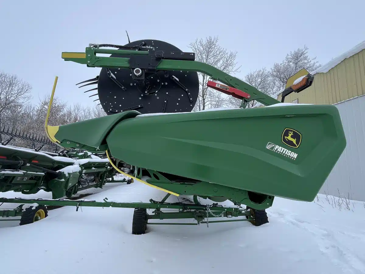 Gallery image 2 for Used 2022 John Deere HD45R Header - Draper