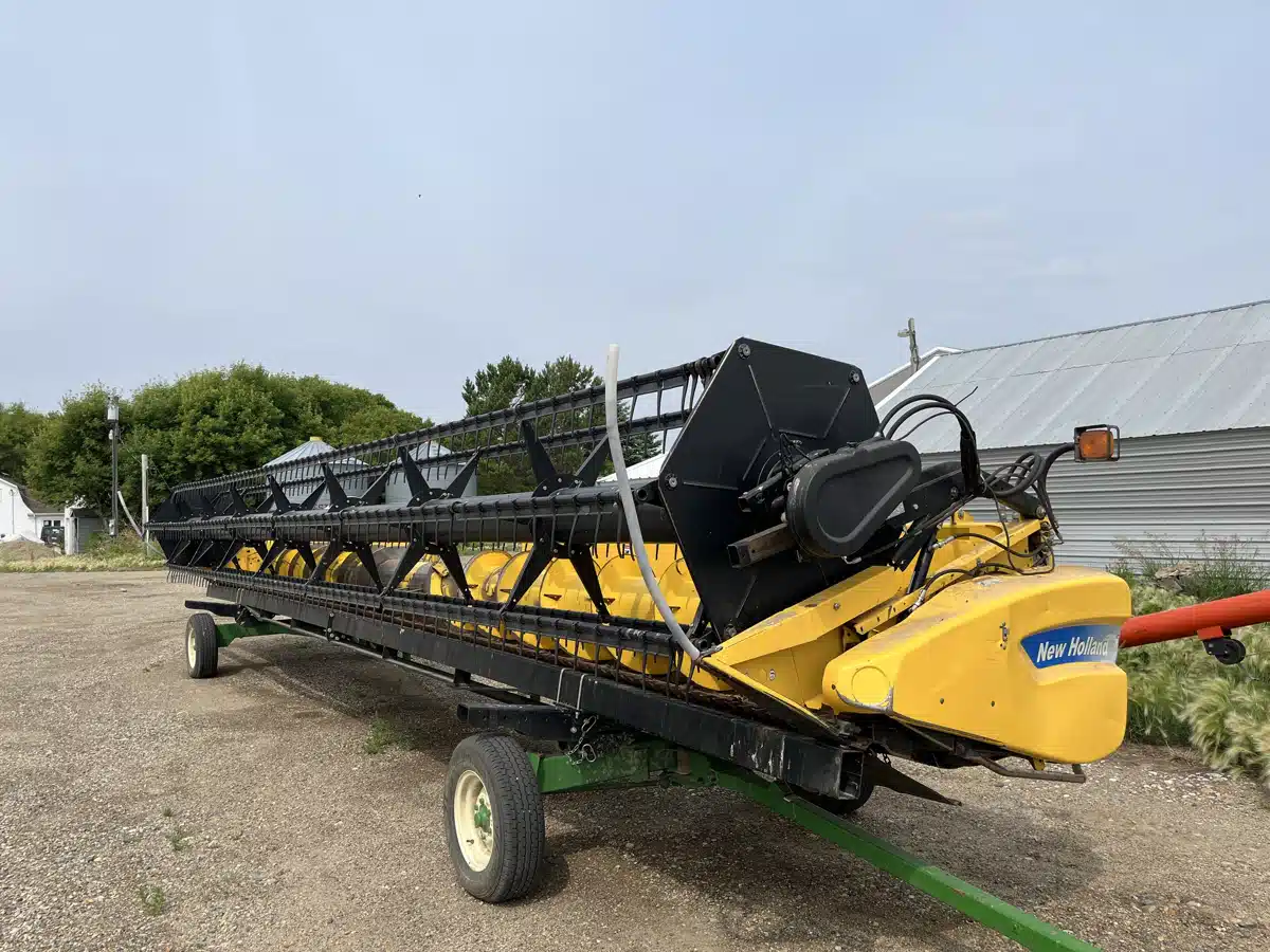 Gallery image 1 for Used 2011 New Holland 74C Header - Flex