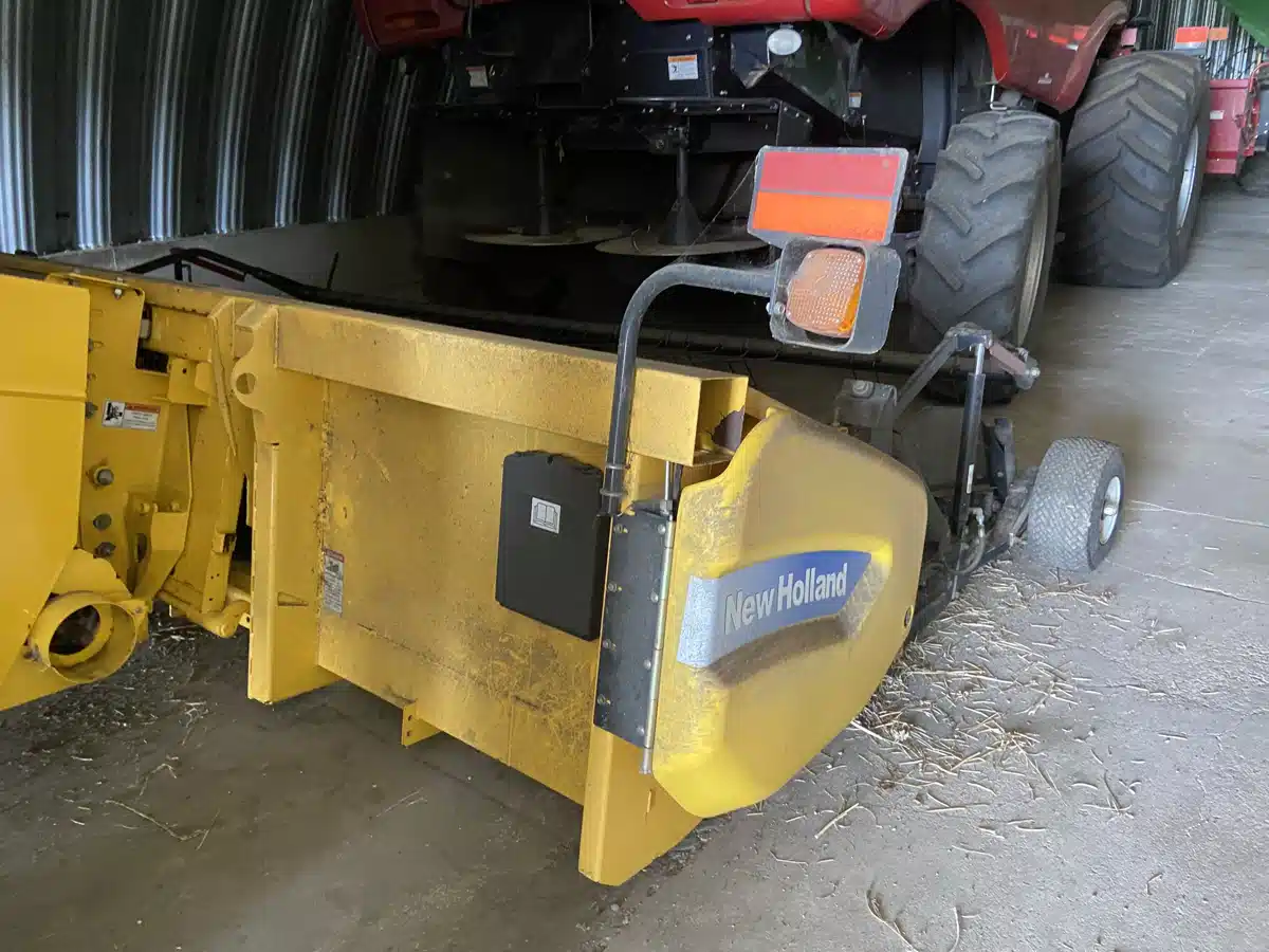 Gallery image 2 for Used 2011 New Holland 790CP Header - Pickup