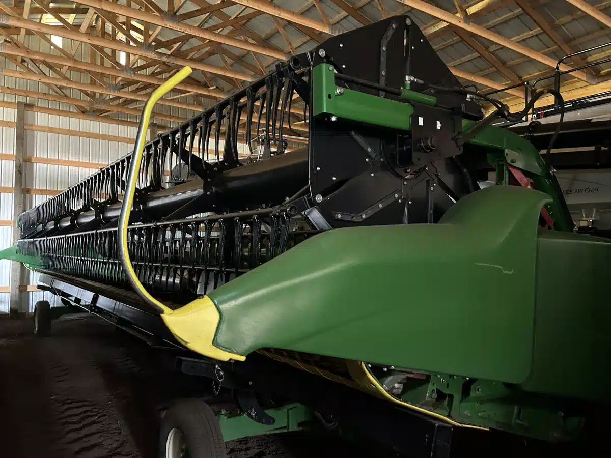 Gallery image 2 for Used 2018 John Deere 635FD Header - Draper