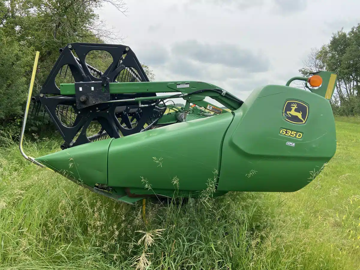 Gallery image 2 for Used 2012 John Deere 635D Header - Draper