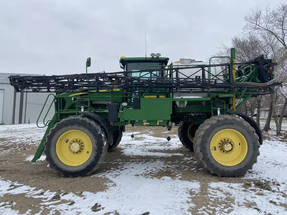 Gallery image 2 for Used 2012 John Deere 4830 Sprayer - Self Propelled