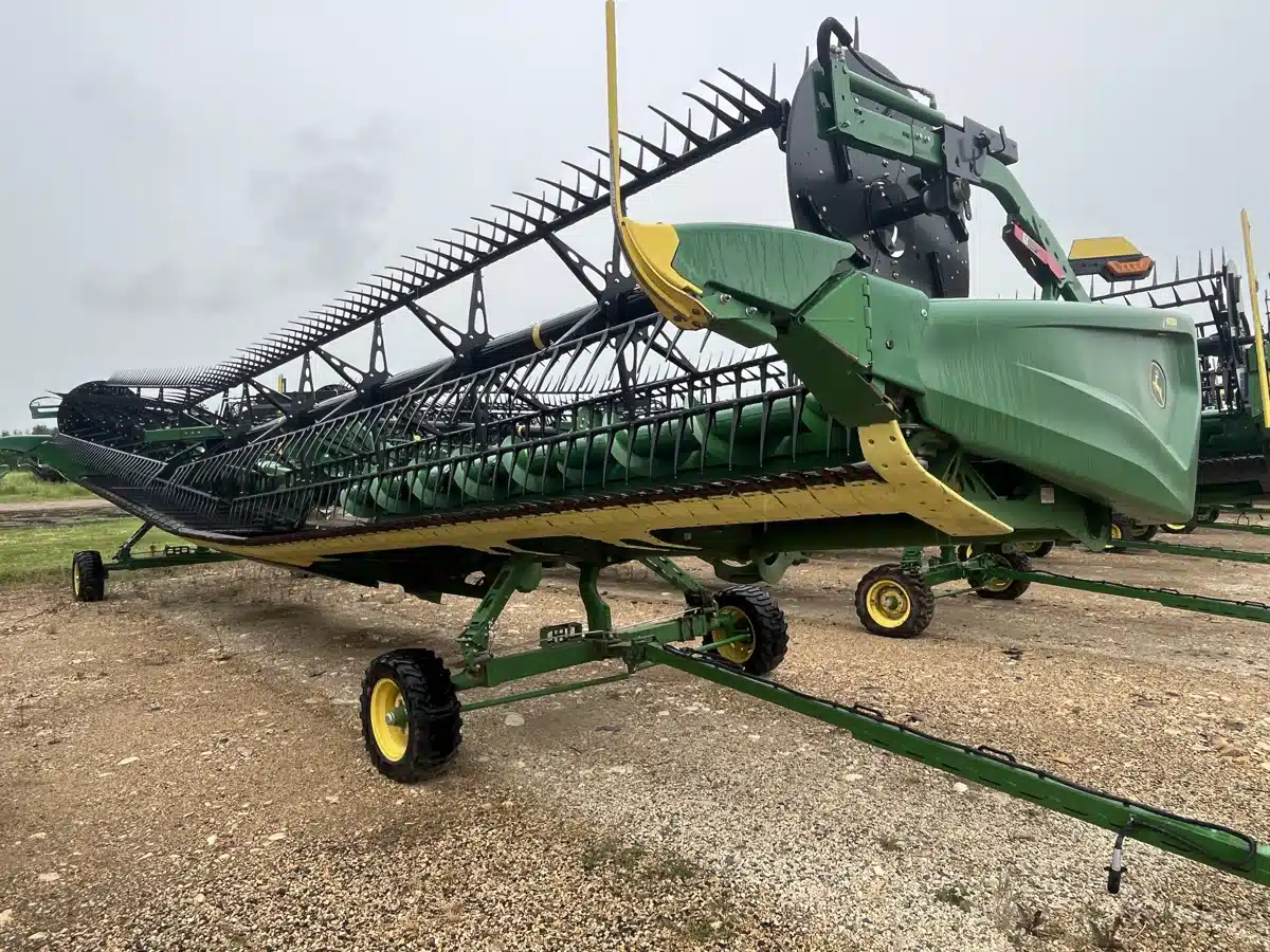 Gallery image 1 for Used 2022 John Deere HD45R Header - Draper