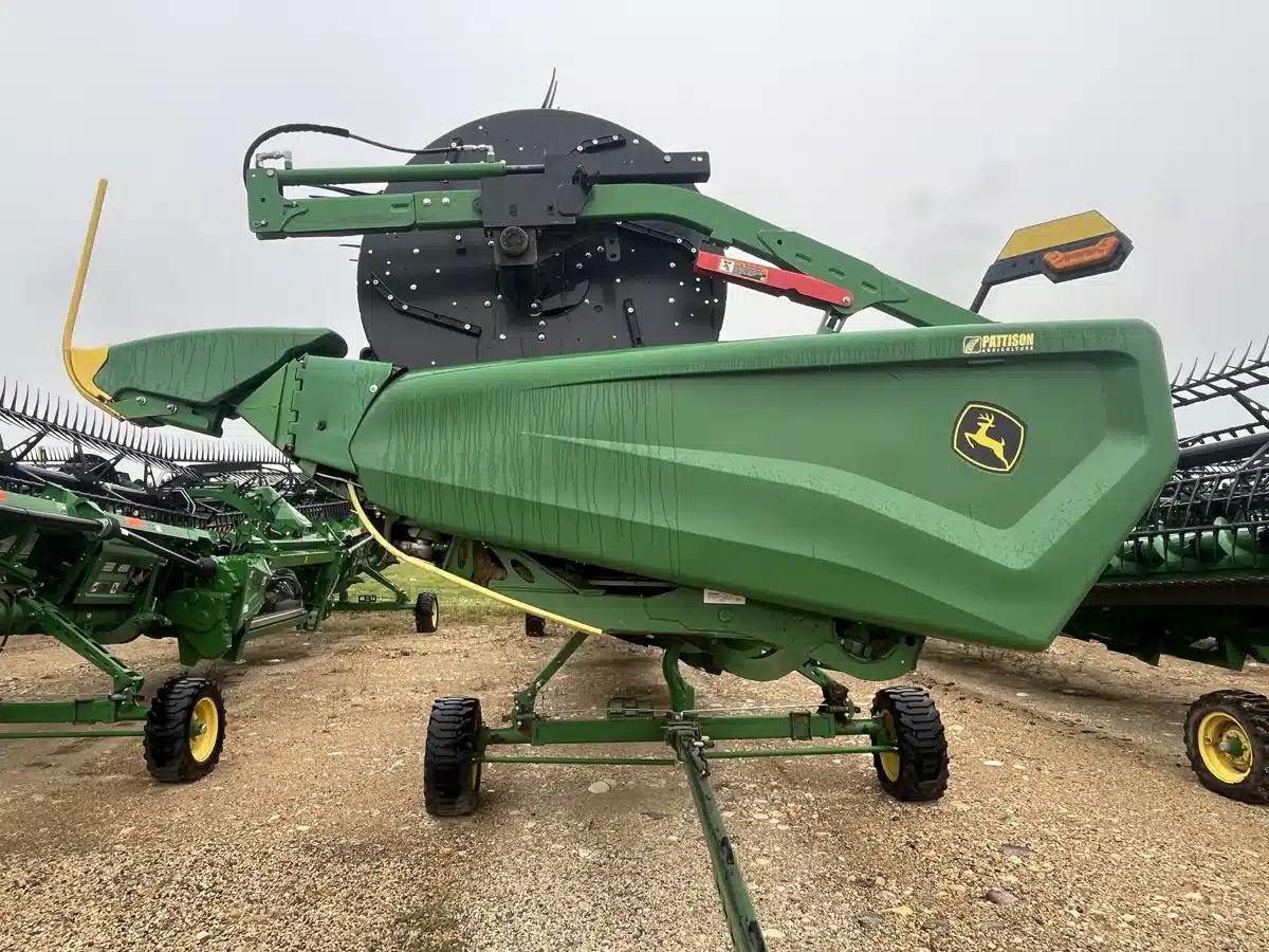 Gallery image 2 for Used 2022 John Deere HD45R Header - Draper