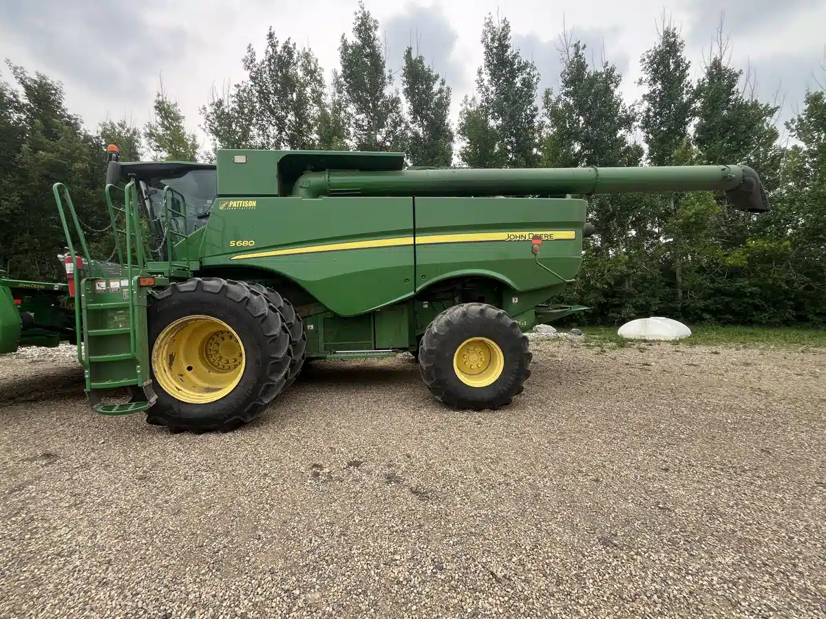 Gallery image 2 for Used 2013 John Deere S680 Combine